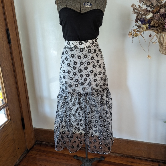 New Sans Souci Floral Burnout Skirt - Picture 3 of 8